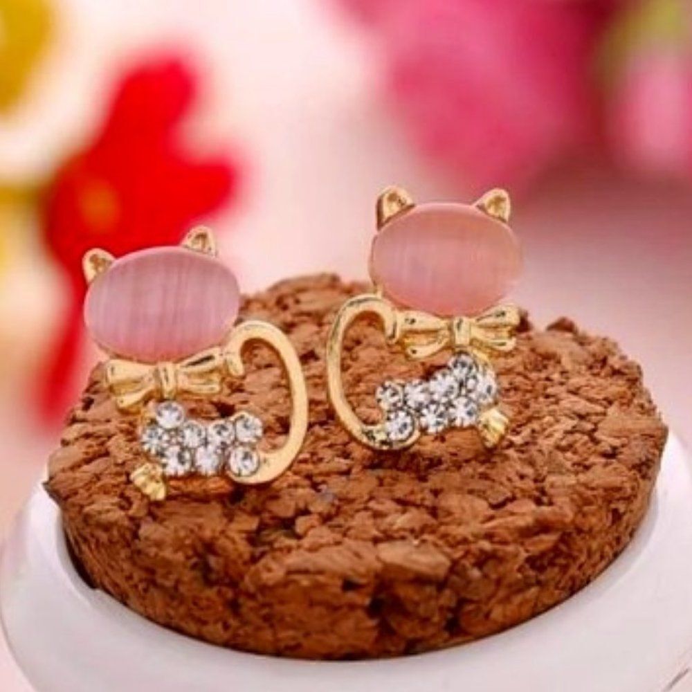GOLD PINK DIAMOND CAT STUD EARRINGS